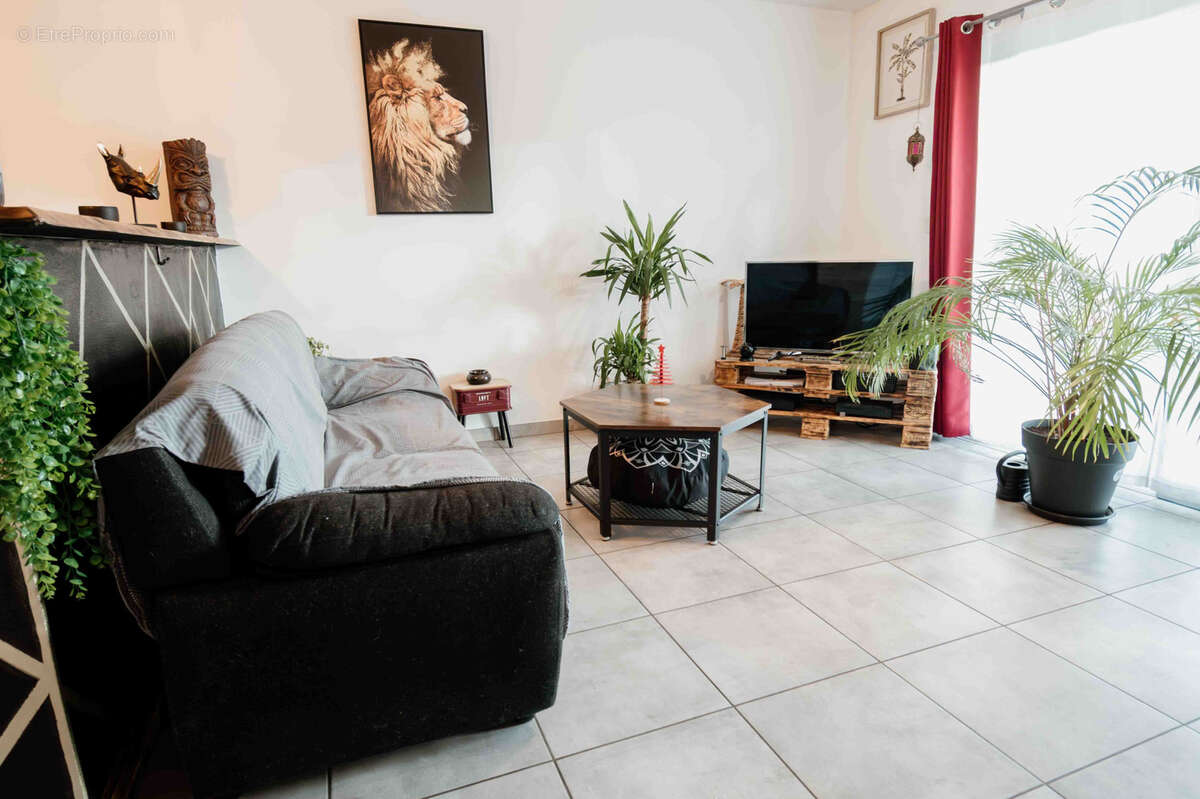 Appartement à LA RIVIERE-DRUGEON