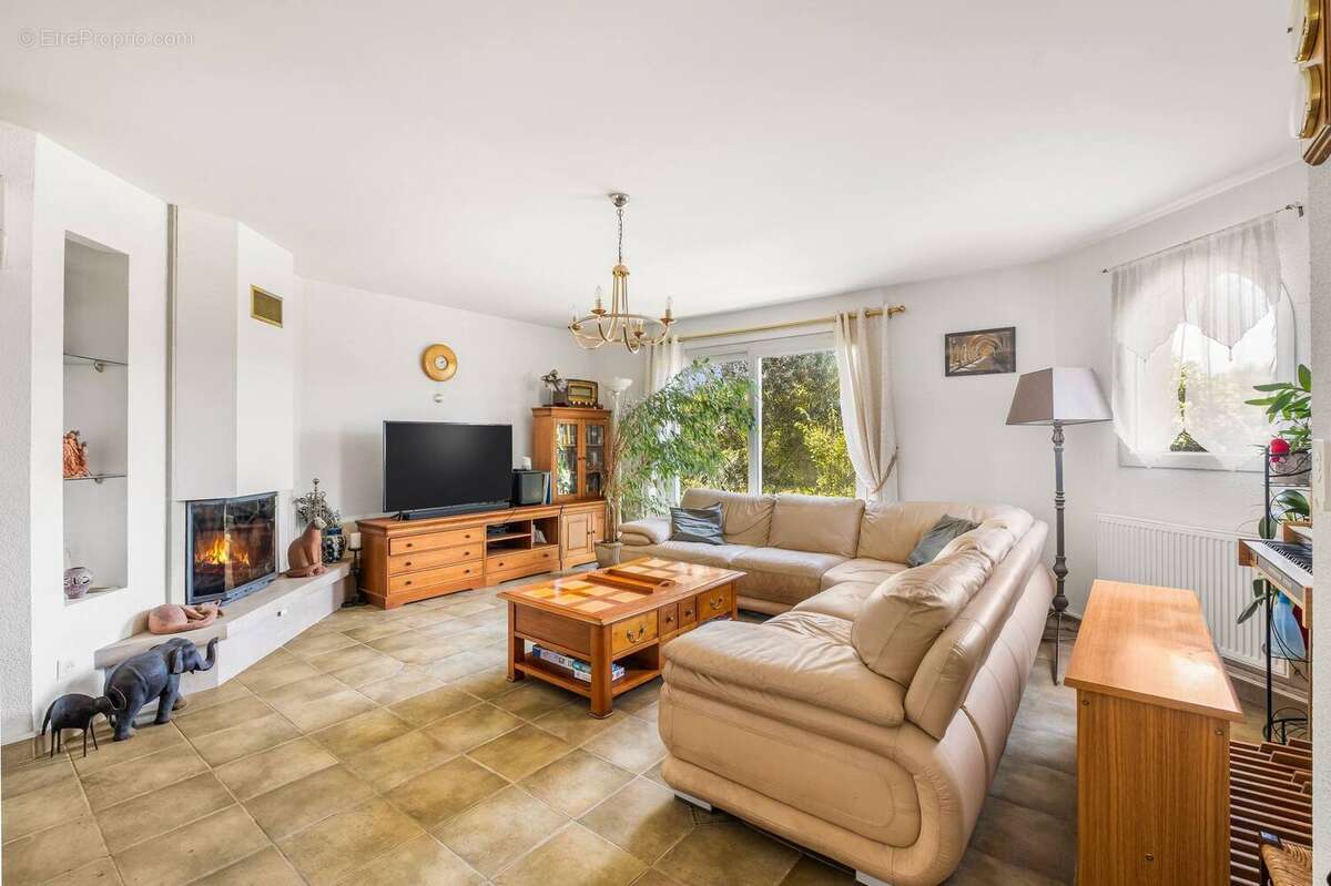 Maison à SEREZIN-DU-RHONE