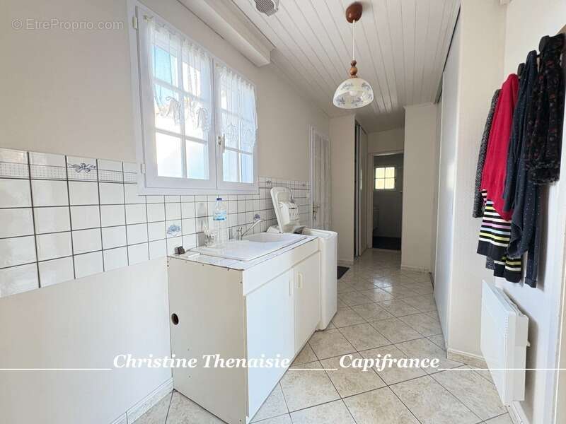 Maison à vendre 5 pièces - Plain-Pied - 3 chambres - 2 salles d'eau - 3 wc - Piscine couverte - 2 garages SAINT HILAIRE DE RIEZ  - photo 21