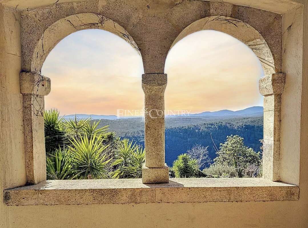 Maison à SAINT-CEZAIRE-SUR-SIAGNE