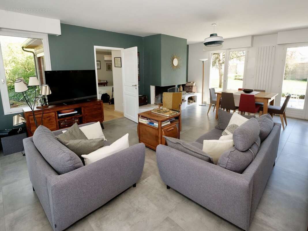 Maison à VAUX-LE-PENIL