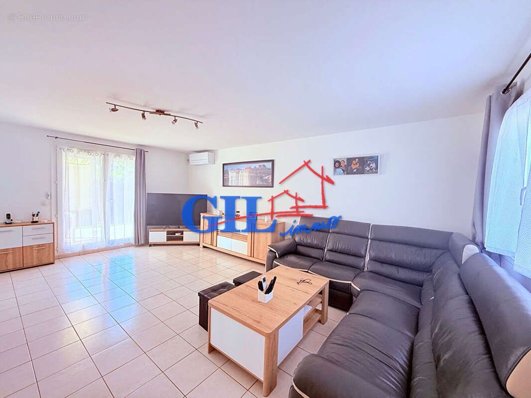 Maison à SAVIGNY-LE-TEMPLE