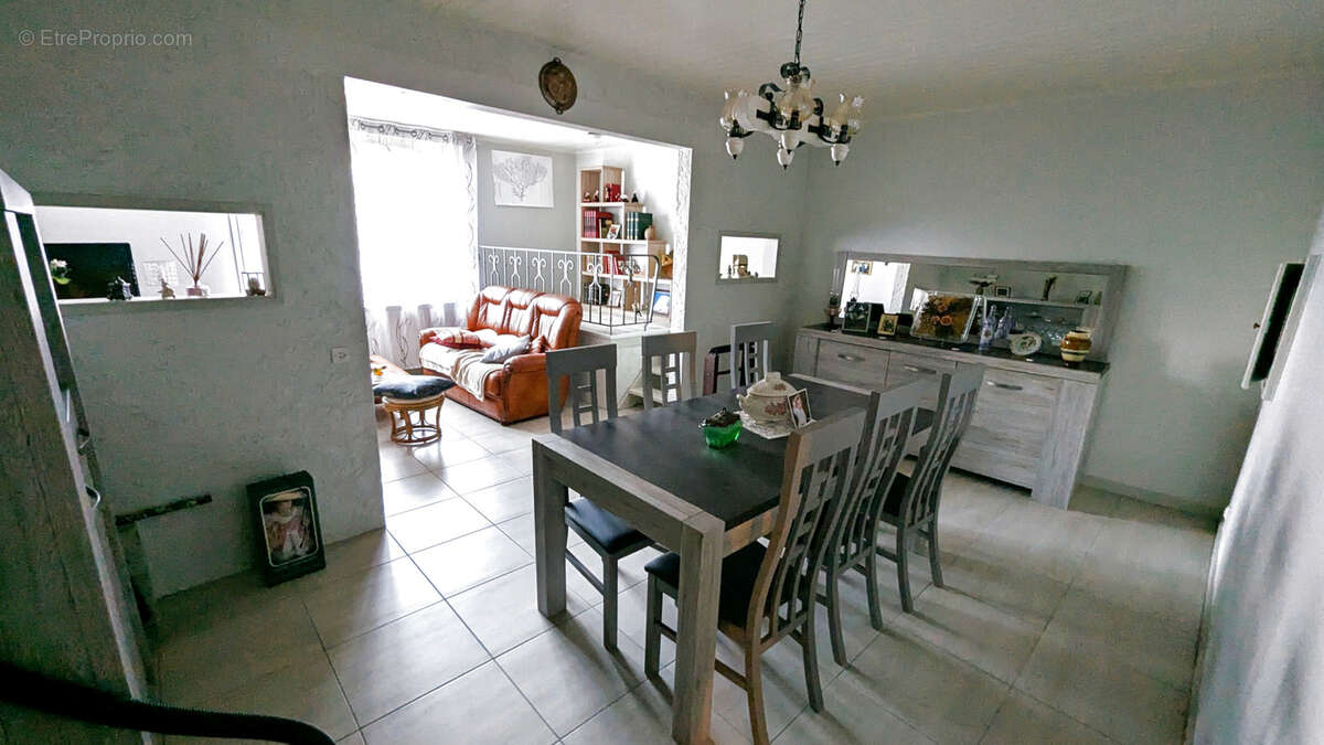 Maison à MAGNE