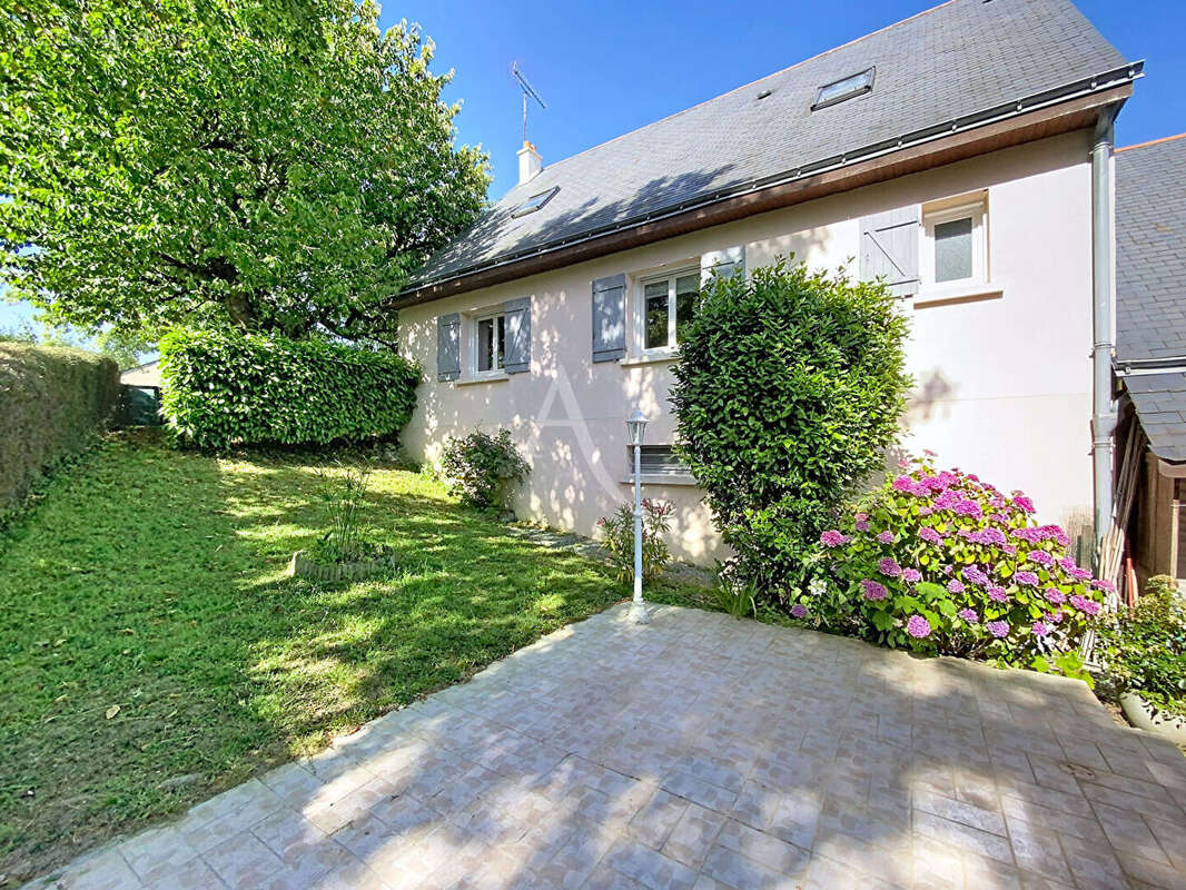 Maison à MONTREUIL-JUIGNE