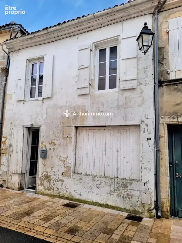 Maison à SAINT-JEAN-D'ANGELY