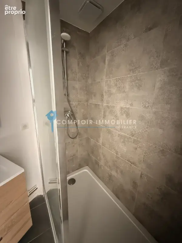 07 - vals les bains - appartement t3 dans immeuble renove - photo 4