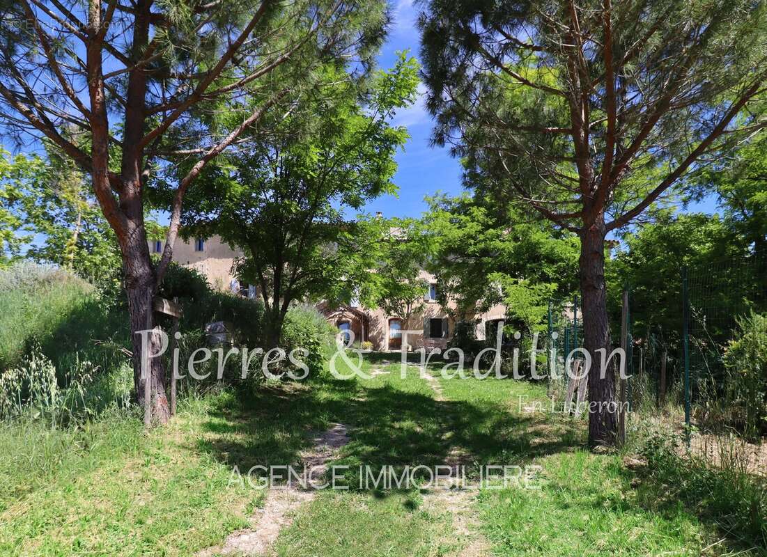 Exclusivité – Propriété d’exception de plus de 3,7 hectares au cœur du Luberon - photo 2
