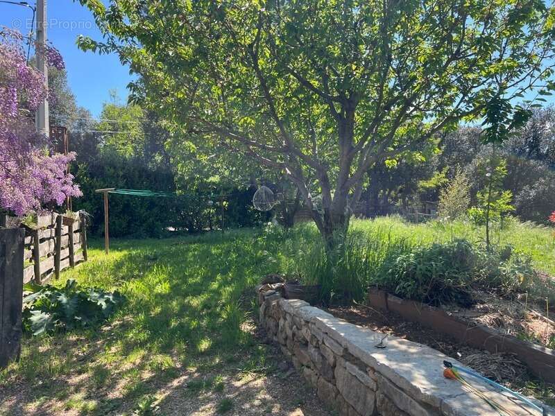 Maison à SAINT-JULIEN-LES-ROSIERS