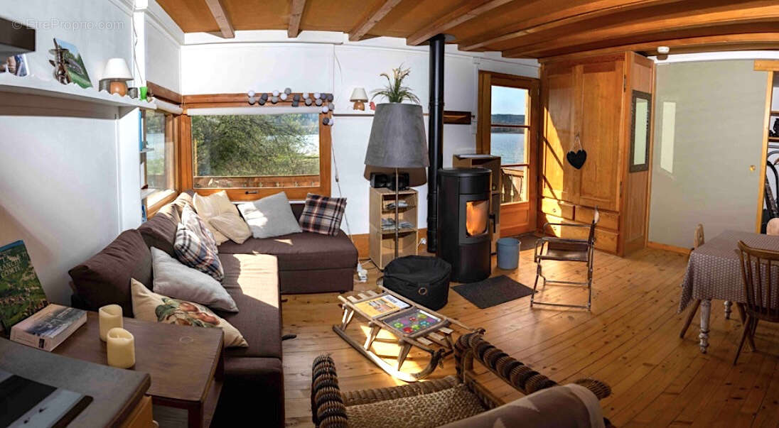 Maison à MONTPERREUX