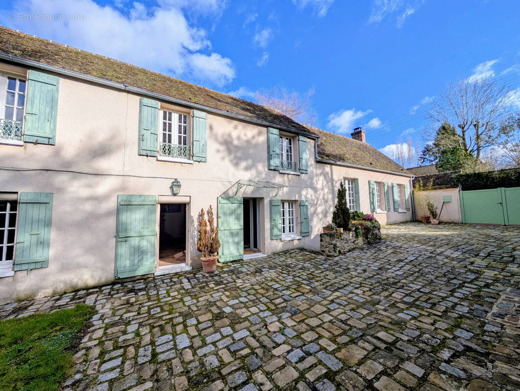 Maison à LES MESNULS