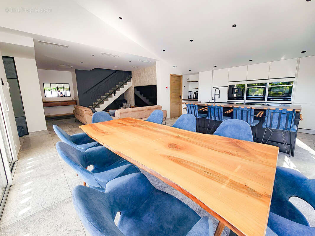 Maison à SALAISE-SUR-SANNE