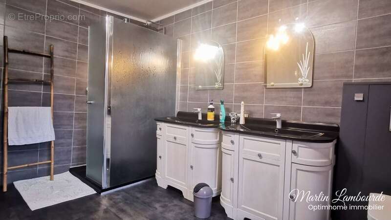 Maison à SAINT-LEONARD-DE-NOBLAT