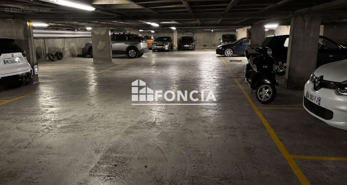 Parking 77 rue de Lourmel - photo 2
