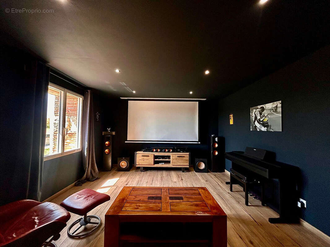 Au Lédat, dans un environnement campagne à seulement quelques minutes des commodités, découvrez cet ensemble immobilier composé  - photo 9
