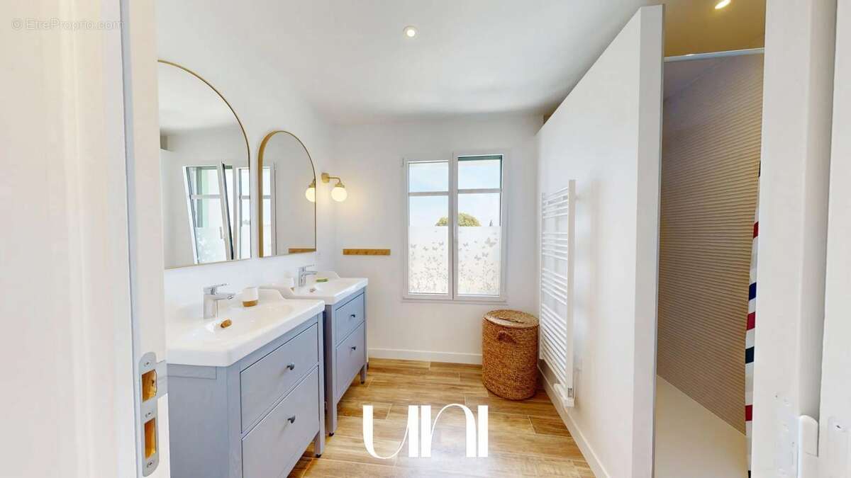 Maison 9 pièces de 224 m2 en cœur de Bourg - Groix - photo 15