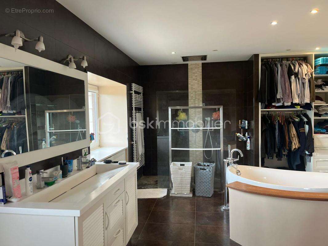 Ancien prieuré rénové – propriété de charme avec dépendances, gite, piscine & tennis - photo 18