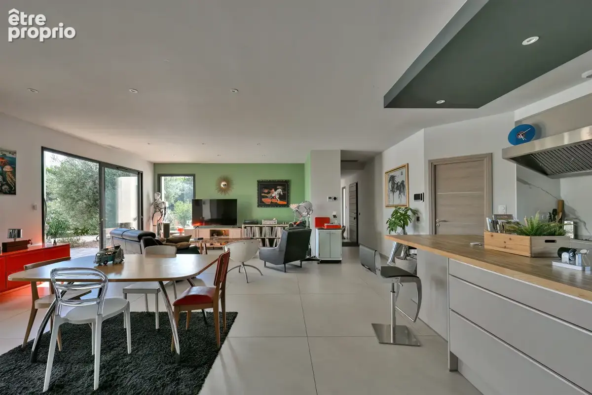Maison contemporaine de plain-pied avec piscine et vue dégagée sur 3000m2 de parcelle - photo 6