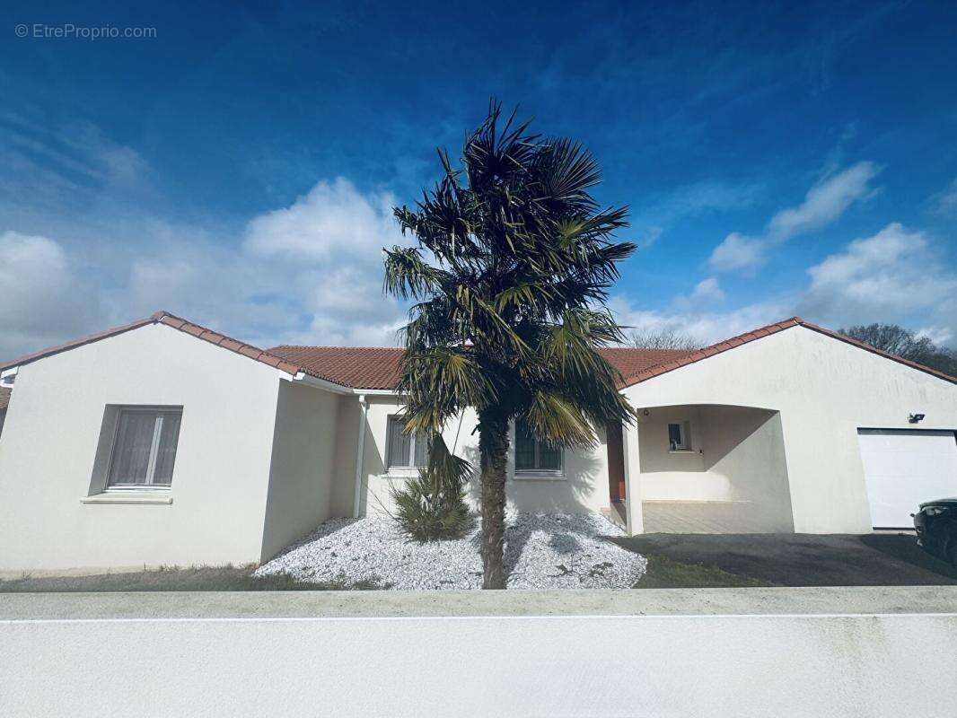 Maison à MORTAGNE-SUR-SEVRE