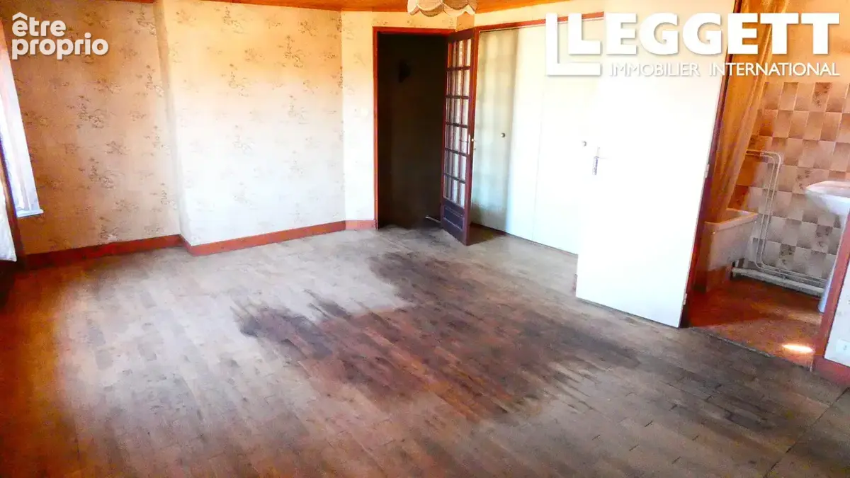 SOUS OFFRE D'ACHAT - Dans un beau village calme, maison de village à rénover et ses 2 dépendances - photo 5
