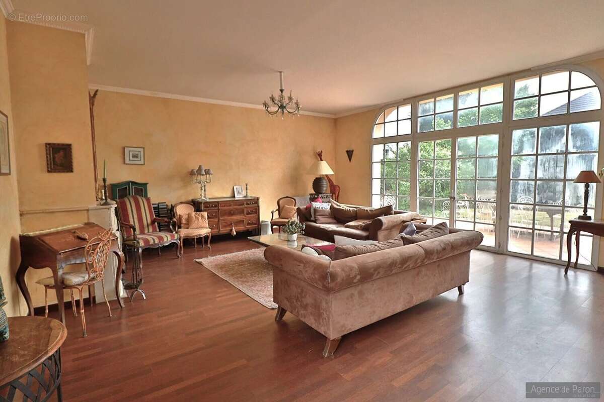 Maison à VERRIERES-LE-BUISSON