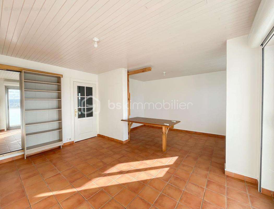 Appartement à FRESNES