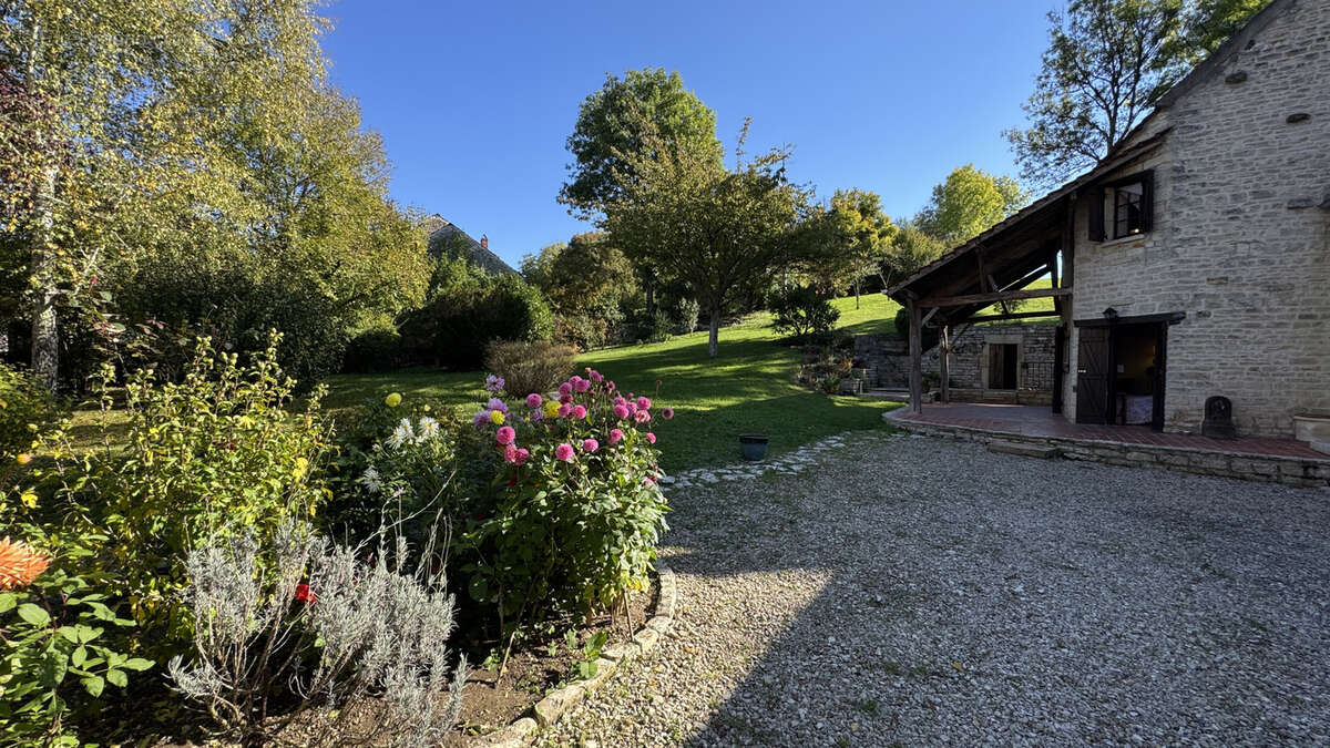 Maison à JOUX-LA-VILLE