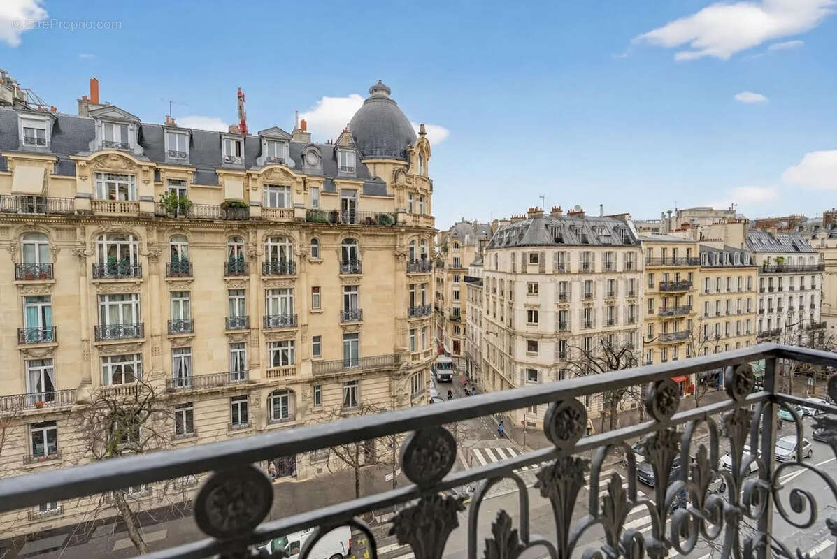 Appartement à PARIS-17E