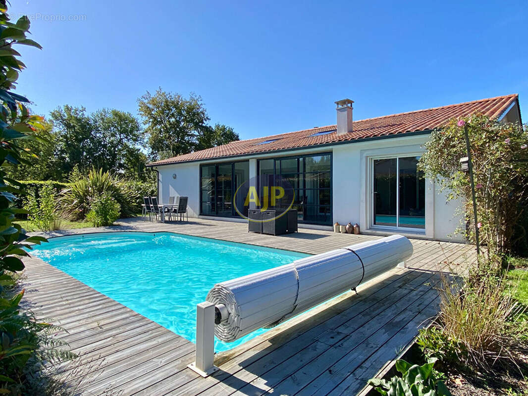 Maison à NAUJAC-SUR-MER