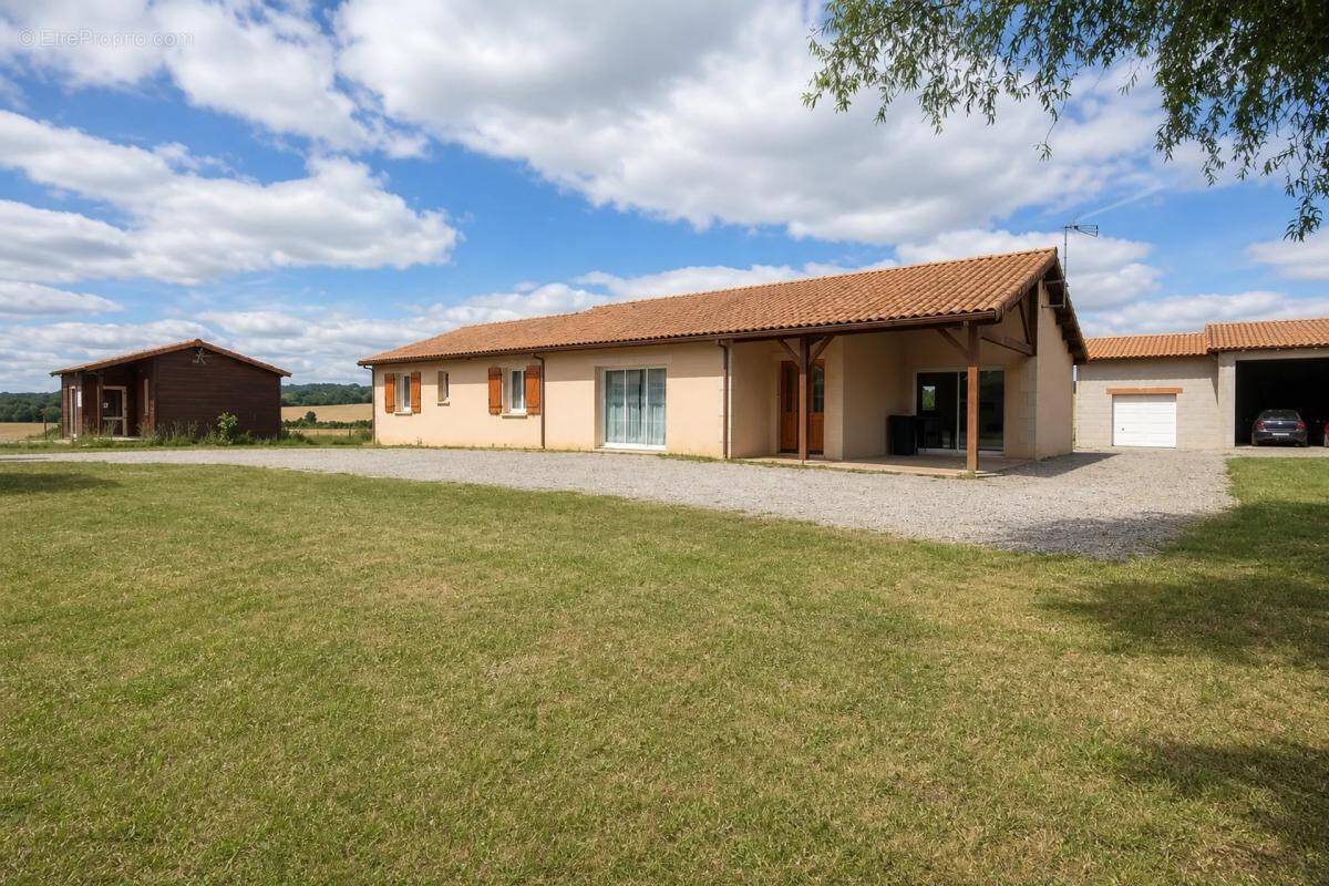 Maison à TAPONNAT-FLEURIGNAC