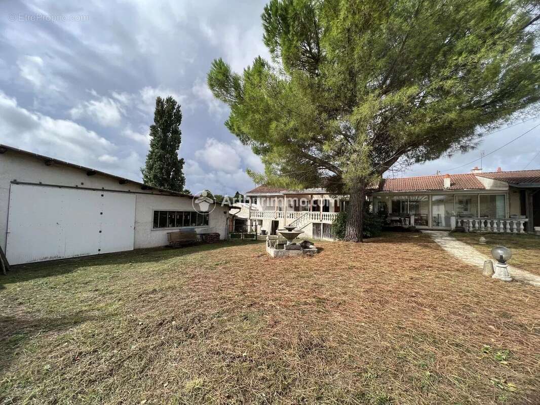 Maison à SAINT-SEVERIN-SUR-BOUTONNE