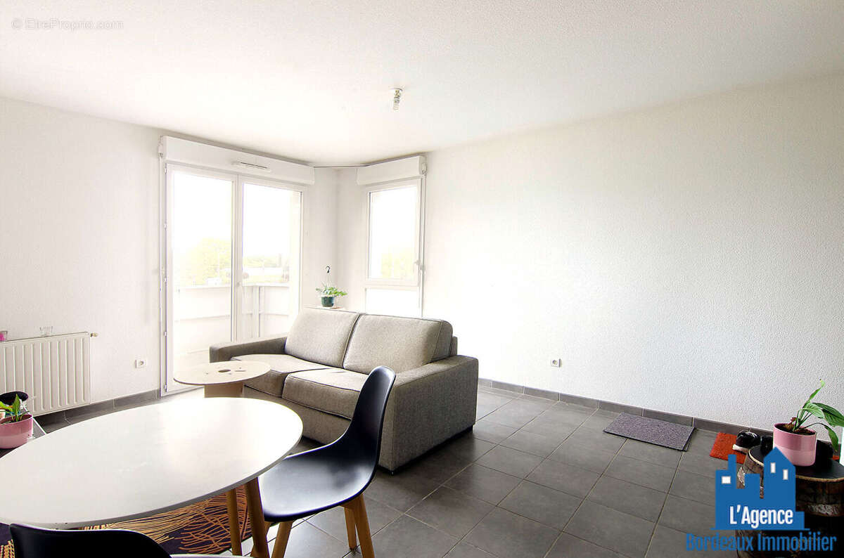 Exclusivité !!! eysines centre - appartement type 2 de 42 m² avec terrasse + place de parking sous-sol. michaël vigier  o6 7o 29 - photo 2