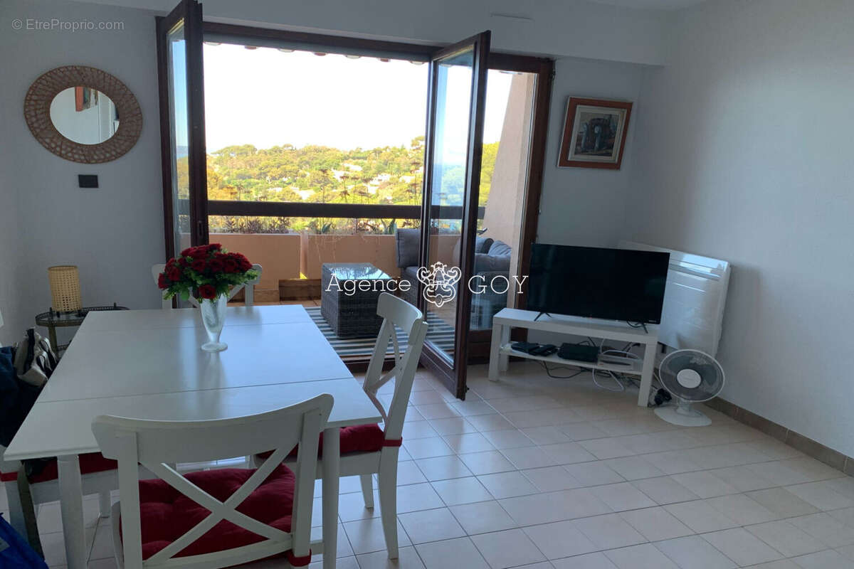Appartement 33 m² à Rayol-Canadel-Sur-Mer  - photo 2