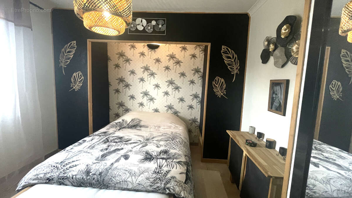 Maison à SAINT-LAURENT-DE-CARNOLS