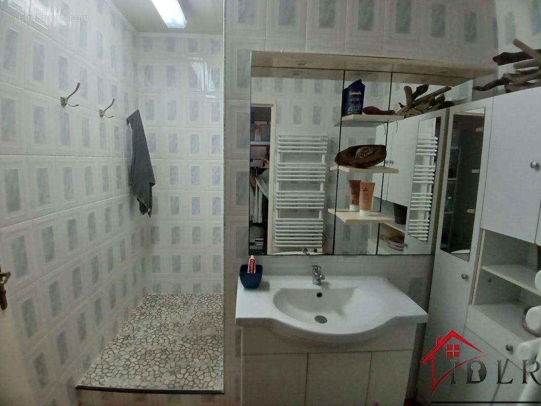 Ensemble immobilier de 269 m2 sur 800 m2 de terrain à Dos d' - photo 6