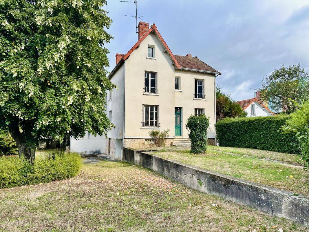 Maison 137 m² à Boussac  - photo 1