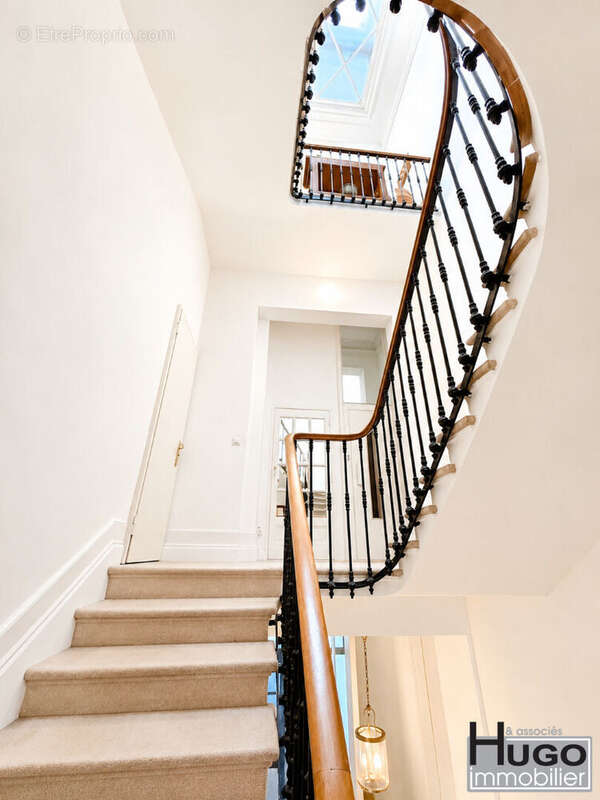 Bordeaux- jardin public- rue de la course- duplex 200m² + patio + 3 caves ! - photo 9