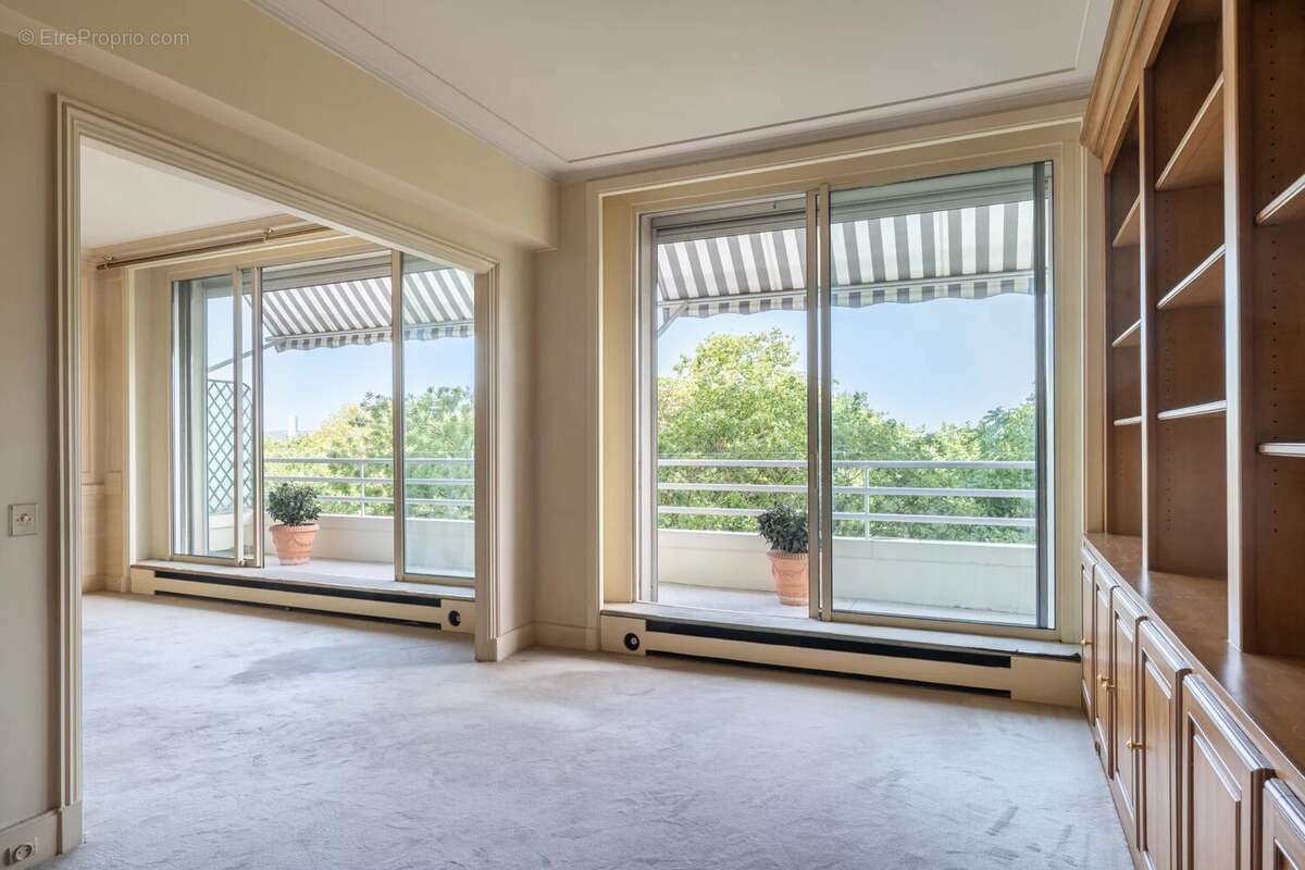 Appartement à PARIS-16E