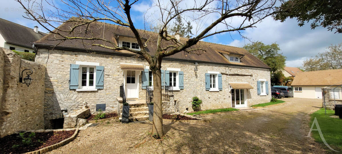 Maison à JOUY-MAUVOISIN