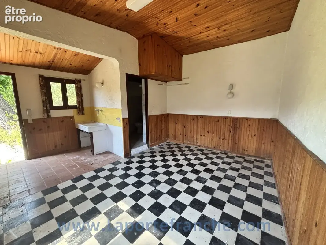Maison à rénover 40 m2 sur terrain 2630 m2 - photo 3