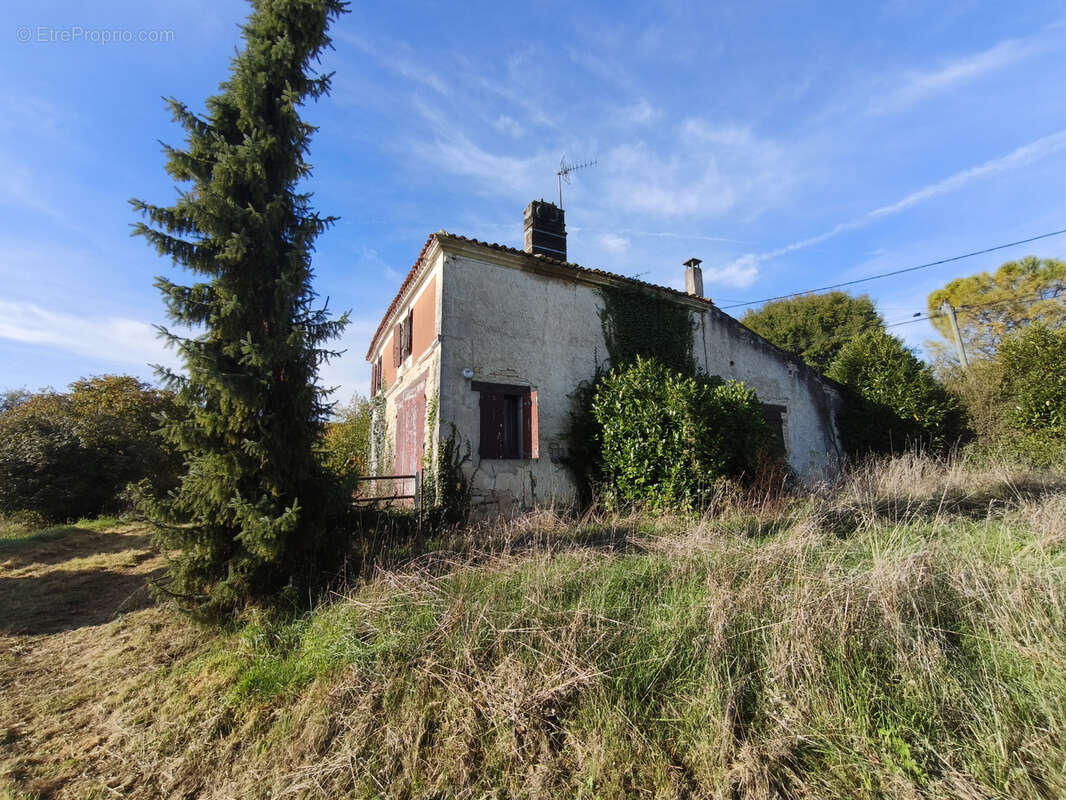 Maison à SAINT-GENIS-D&#039;HIERSAC