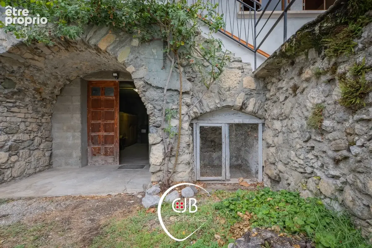 Cruet – Maison de vigneron 105 m² avec 135 m² de dépendances - photo 2
