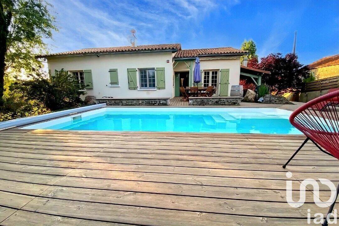 Photo 1 - Maison à AZAY-LE-BRULE