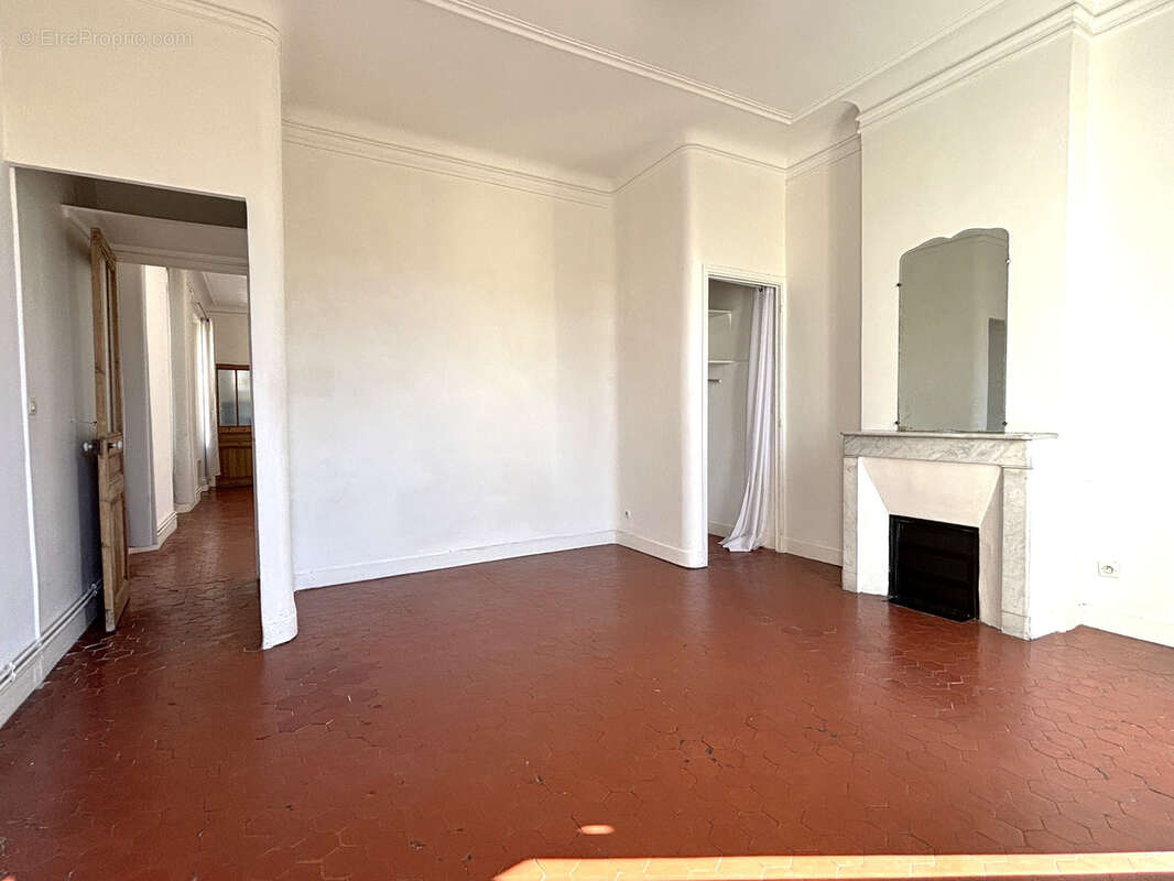 Appartement à MARSEILLE-1E