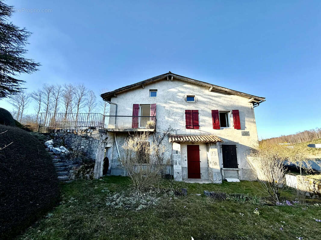 Maison à SAINT-AMANT-ROCHE-SAVINE