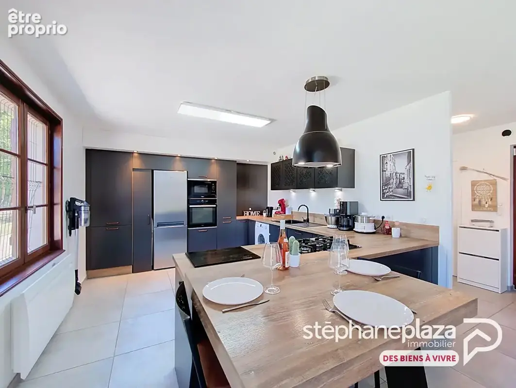 Maison plain-pied de115 m² - 3 chambres - nombreuses annexes et dépendances à CONFRANCON - photo 4