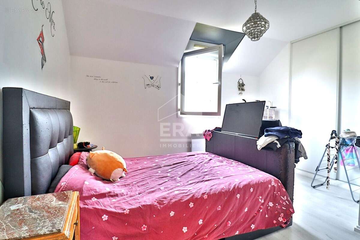 A vendre  Secteur Hameau de l'est maison 3 chambres avec jardin et garage - photo 4