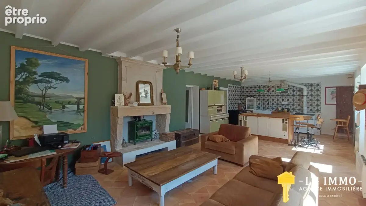 Maison en pierres rénovée de 180 m2, 5 chambres sur terrain clos et arboré de 1750 m2. - photo 17