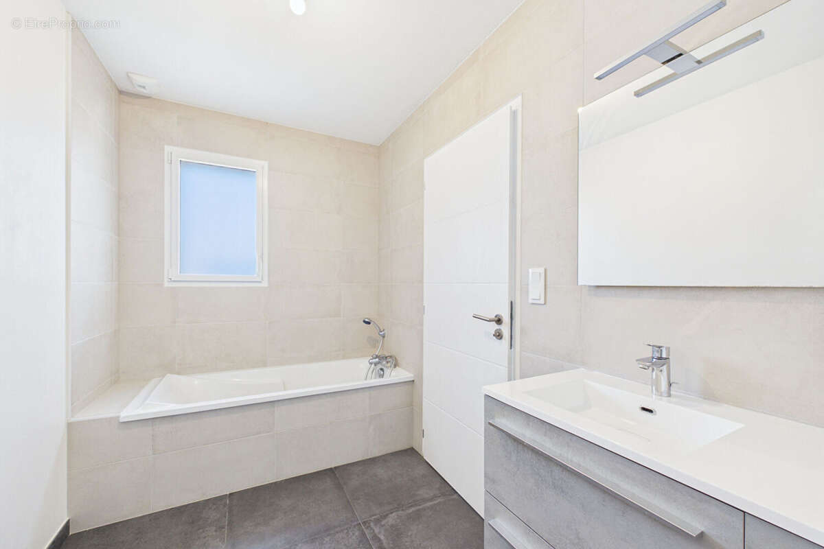 Maison contemporaine de plain pied -156 m² - terrain 1040 m² - la roche sur yon - photo 13