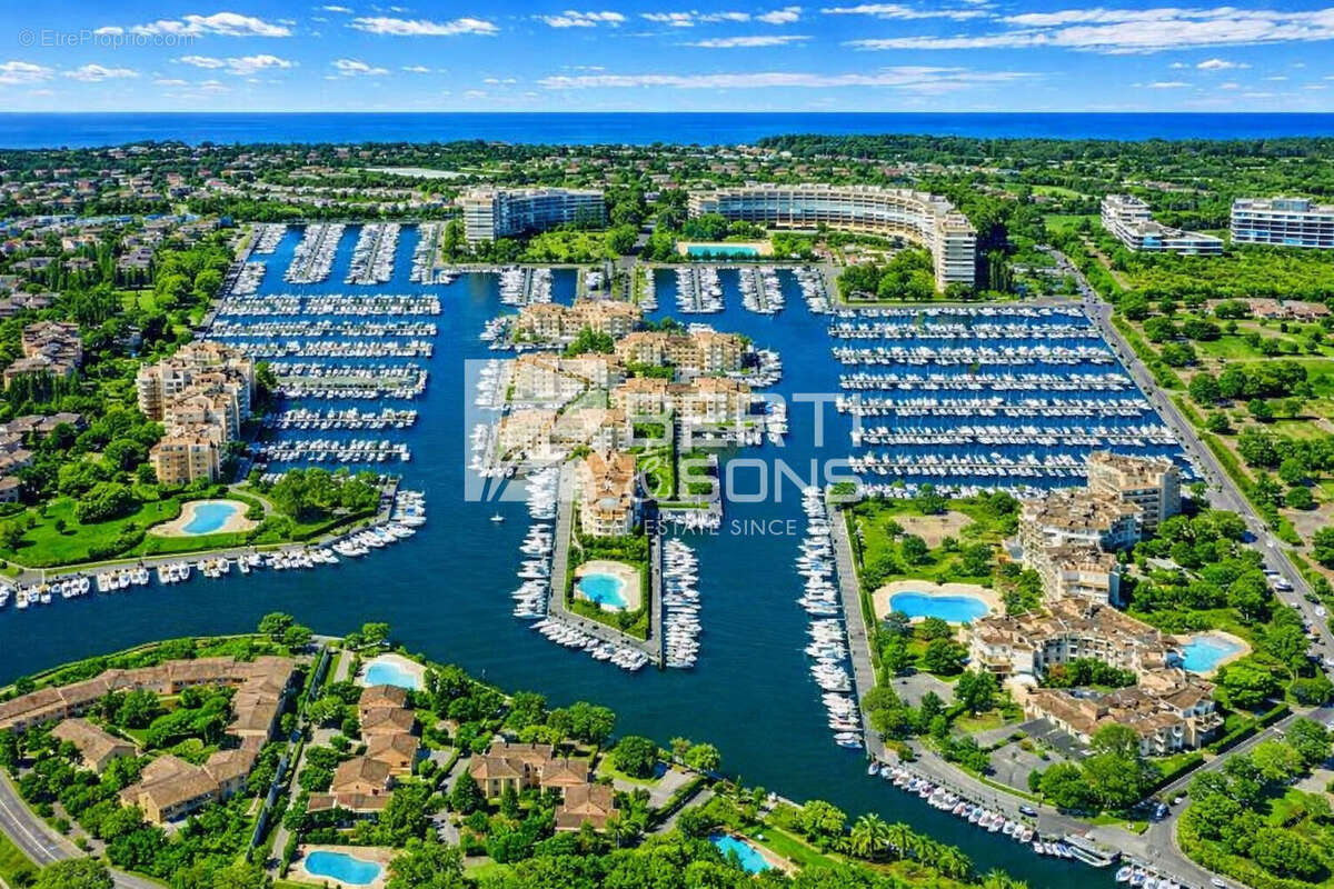 Appartement à MANDELIEU-LA-NAPOULE