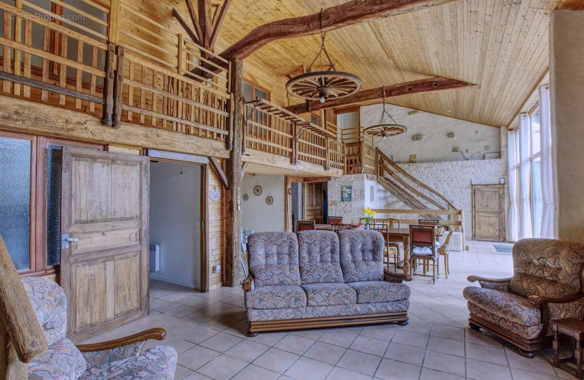 Maison en pierre spacieuse avec grand gîte (4/6 chambres) au cœur d’un village recherché - photo 13